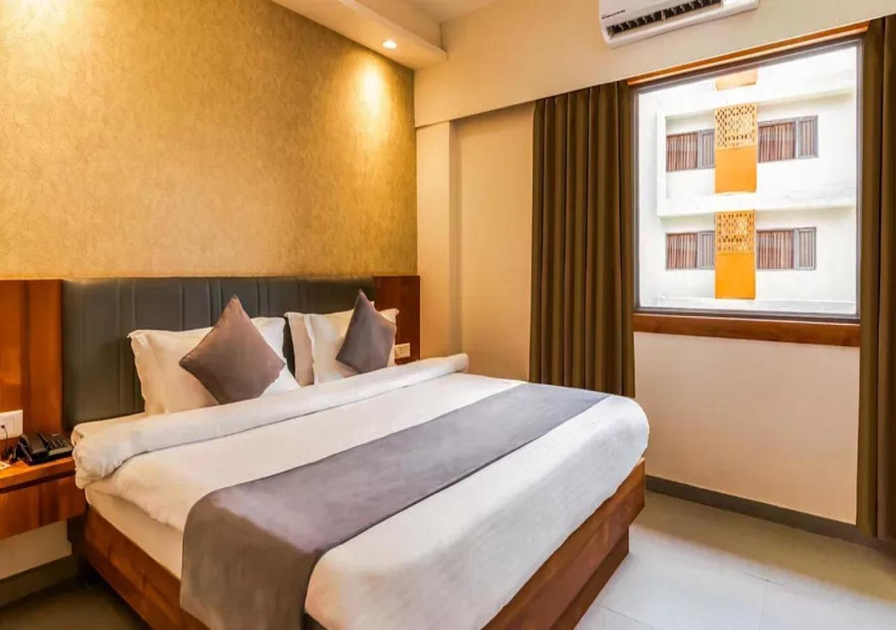 Hotel O Cean Suites Near Igi Airport New Delhi Buitenkant foto